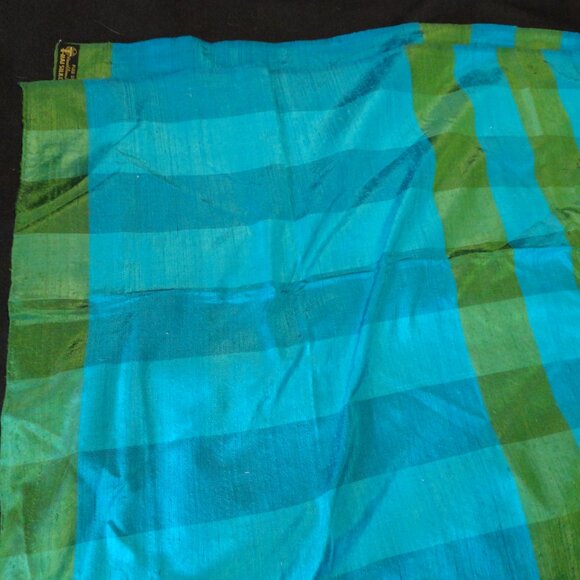 Silk Scarf 100% silk Vintage item by THAI Silk Co. Ltd.  "Hand woven in Siam" - Picture 6 of 8